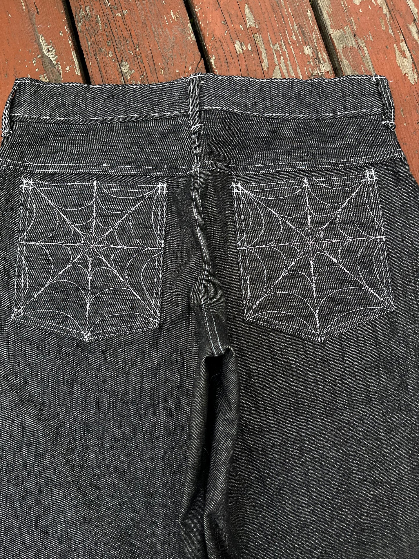SPIDERWEB GREY WASH JEANS