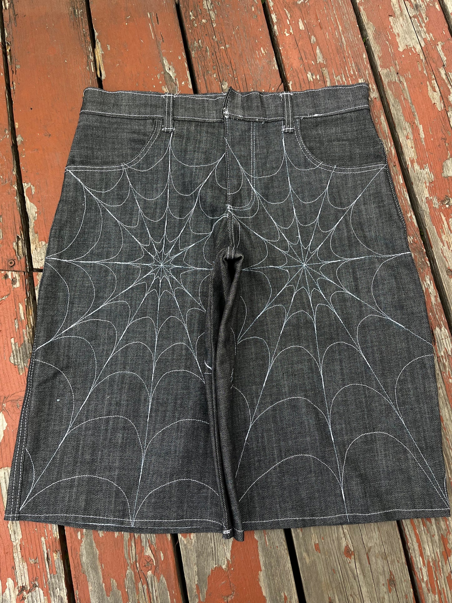 SPIDERWEB GREY WASH JEANS